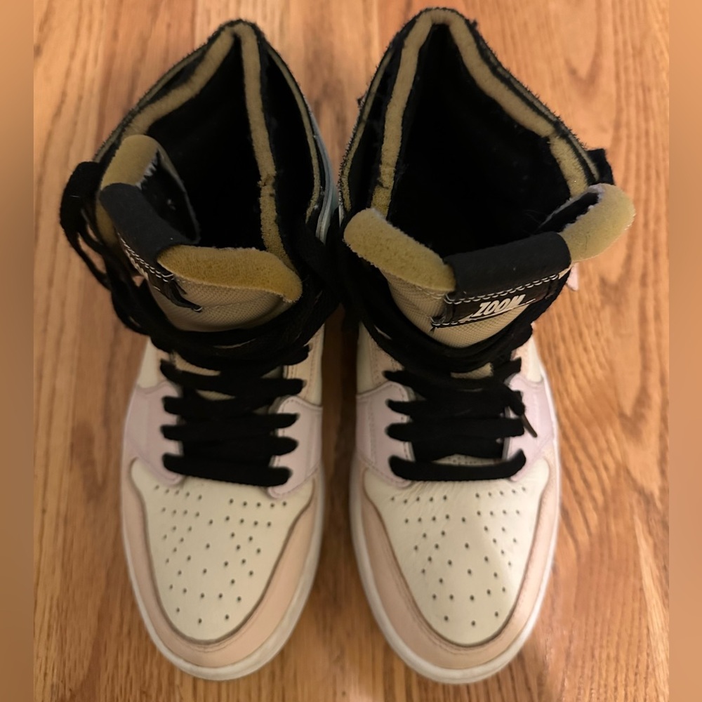 Women’s Air Jordan 1 High Zoom
Comfort 'Easter'